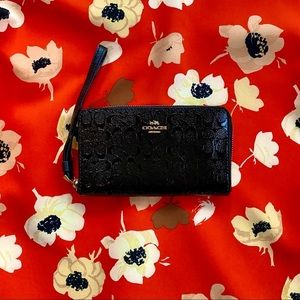 Coach Medium Embossed Zipper Wallet Black NWT